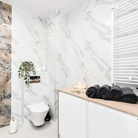 Grunwald - Parking & Terrace - By Rentujemy アパート *